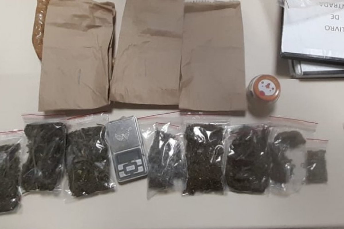 Polícia aprende drogas em veículo no bairro da Pituba, em Salvador