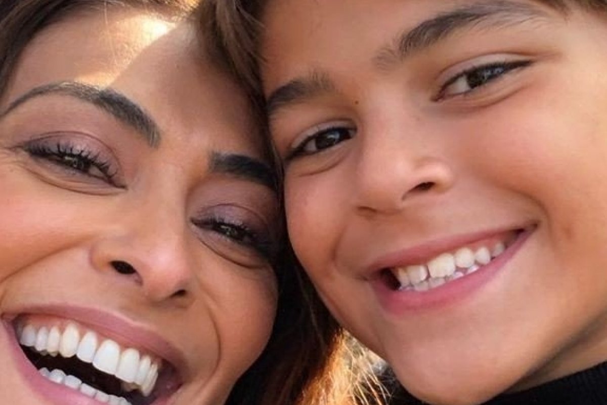 Juliana Paes posa com primogênito e ganha chuva de comentários na web