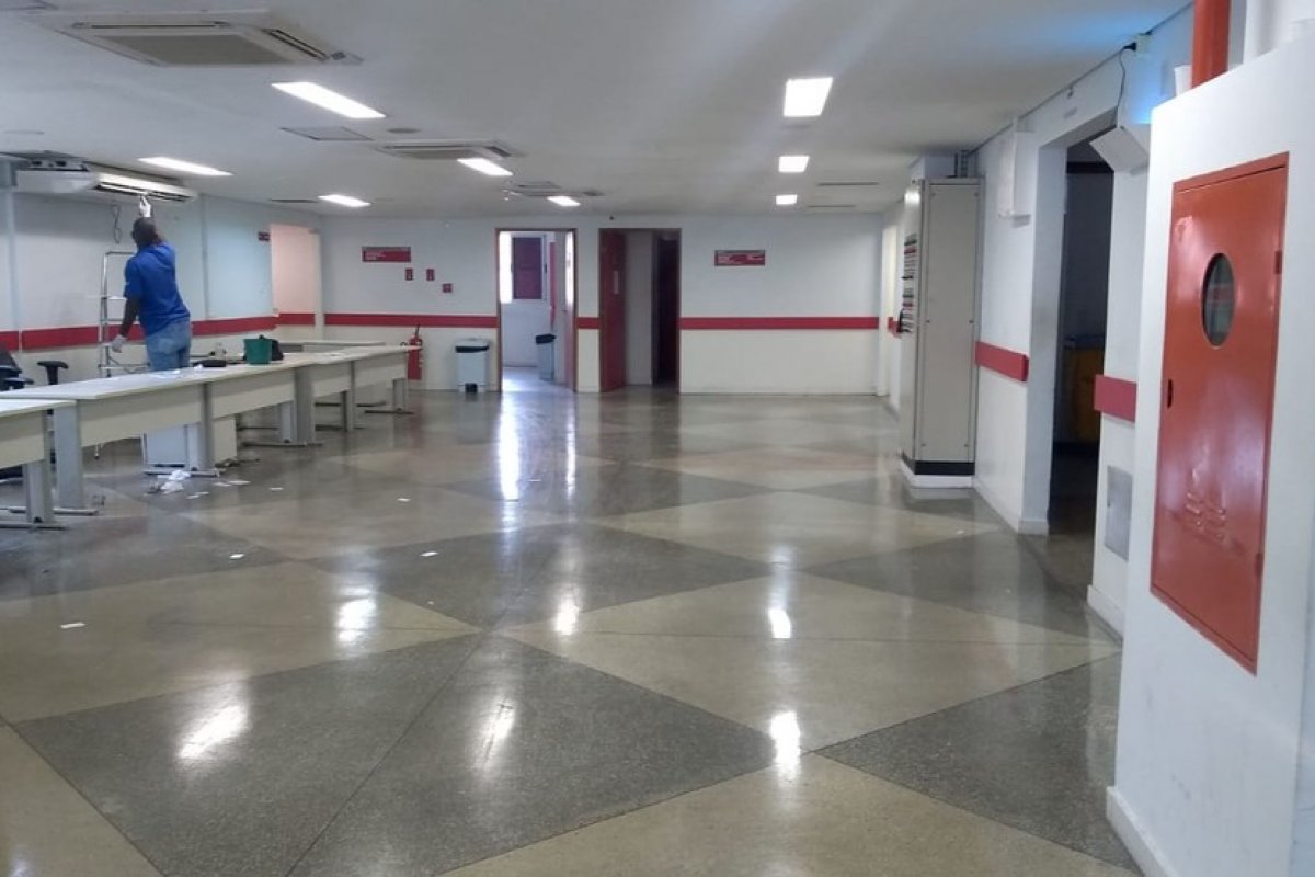 Coronavírus: Brasil começa a segunda-feira com mais de 43,3 mil mortes