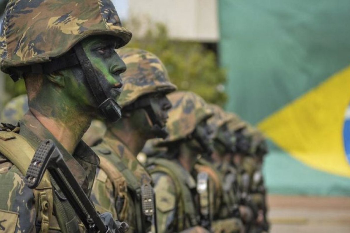 Militares divulgam novo manifesto contra ministro do STF
