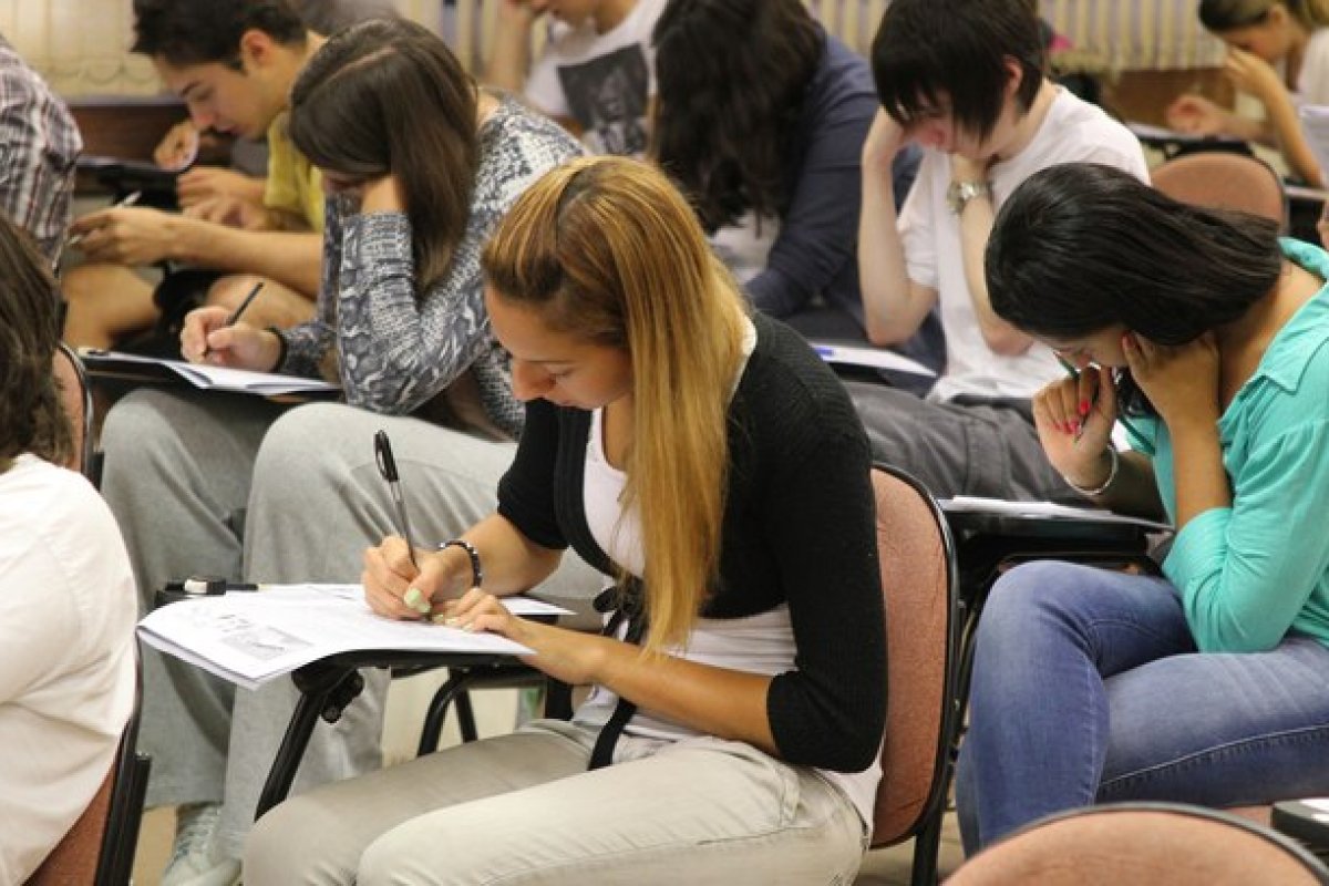 Estudantes pré-selecionados do Fies tem até sexta para finalizar inscrição