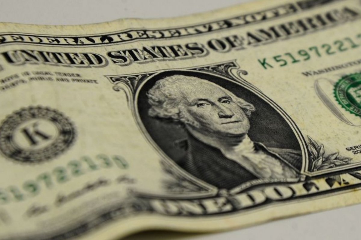 Dólar mantem crescimento e fecha acima de R$ 5,10