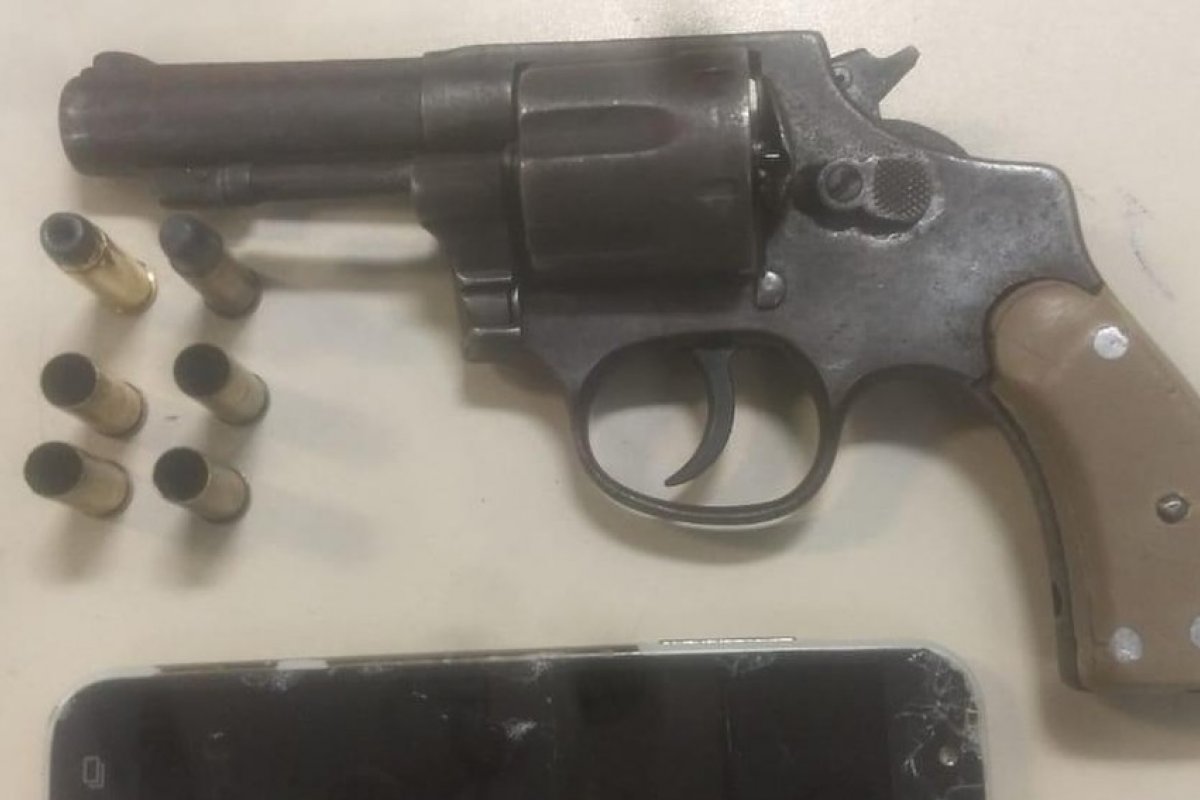 Detento em prisão domiciliar devido ao coronavírus é morto após confronto com a polícia