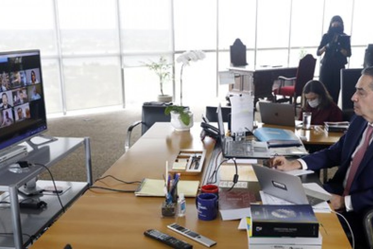 TSE promove reunião com presidentes da Câmara e Senado para discutir o adiamento das eleições