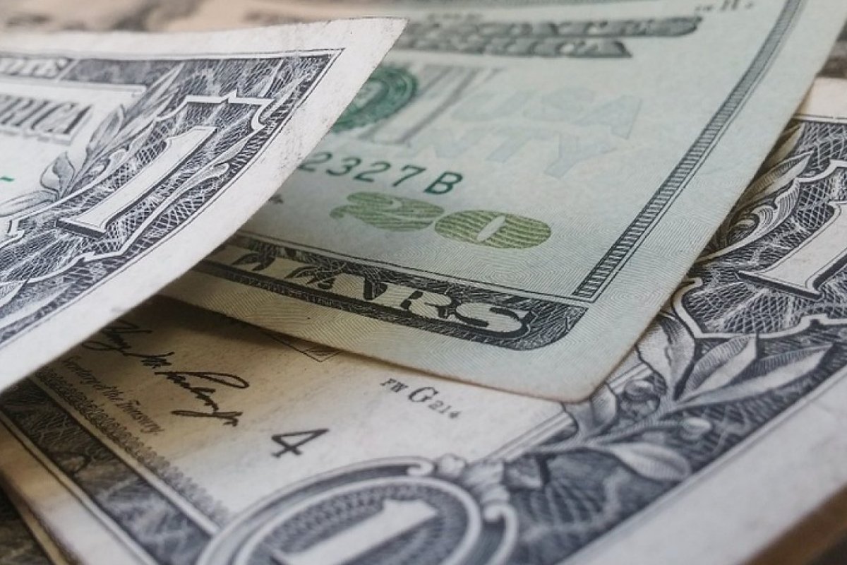 Com quinta alta consecutiva, dólar fecha acima de R$5,23