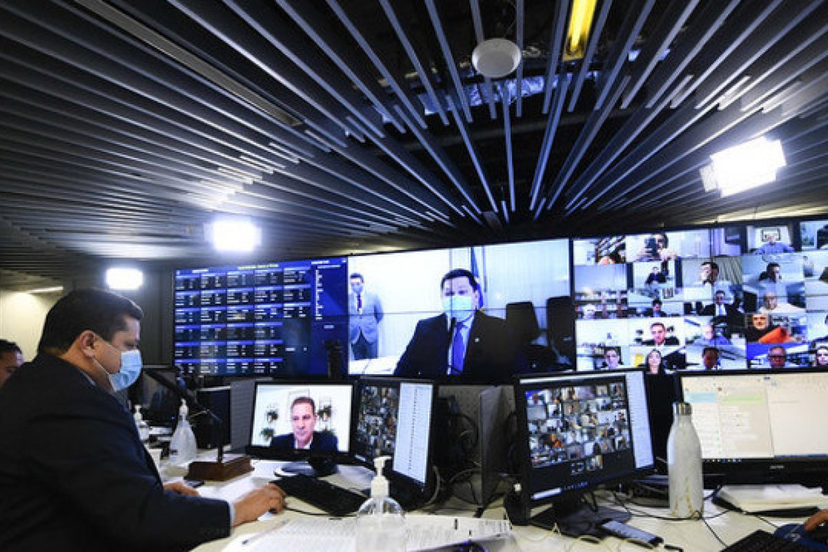 Aprovado pelo Senado projeto que reduz salário e jornada durante pandemia