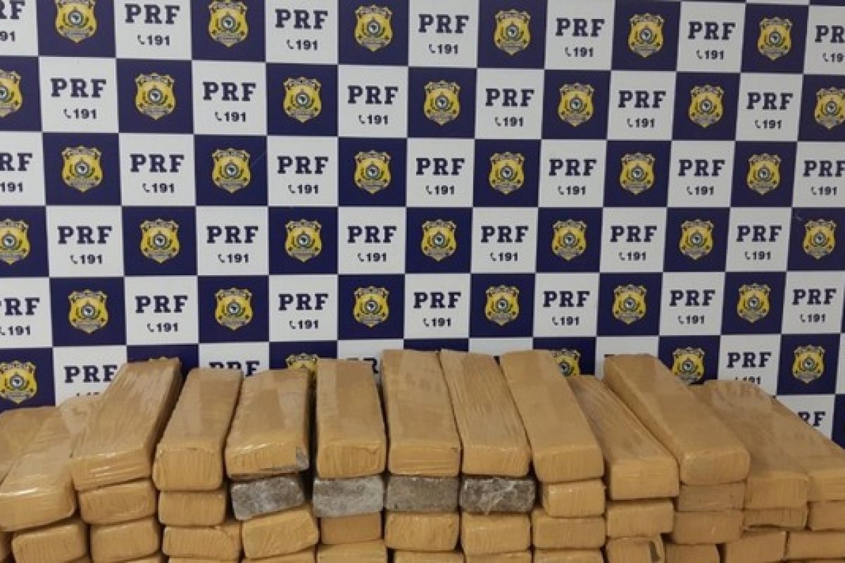 PRF apreende mais de 160 Kg de maconha em ônibus interestadual na Bahia