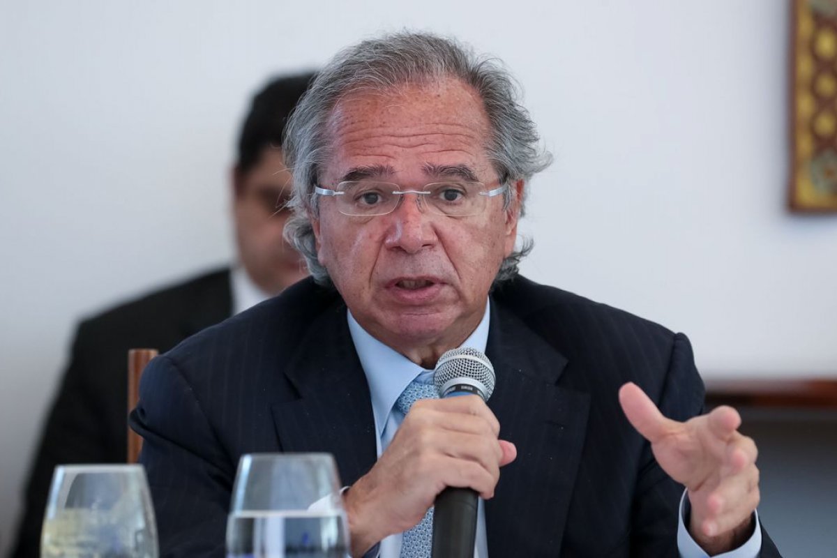 Paulo Guedes afirma que reformas serão retomadas após passar a situação emergencial