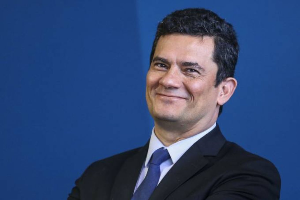 Moro demite delegado da PF processado por vazamento e corrupção