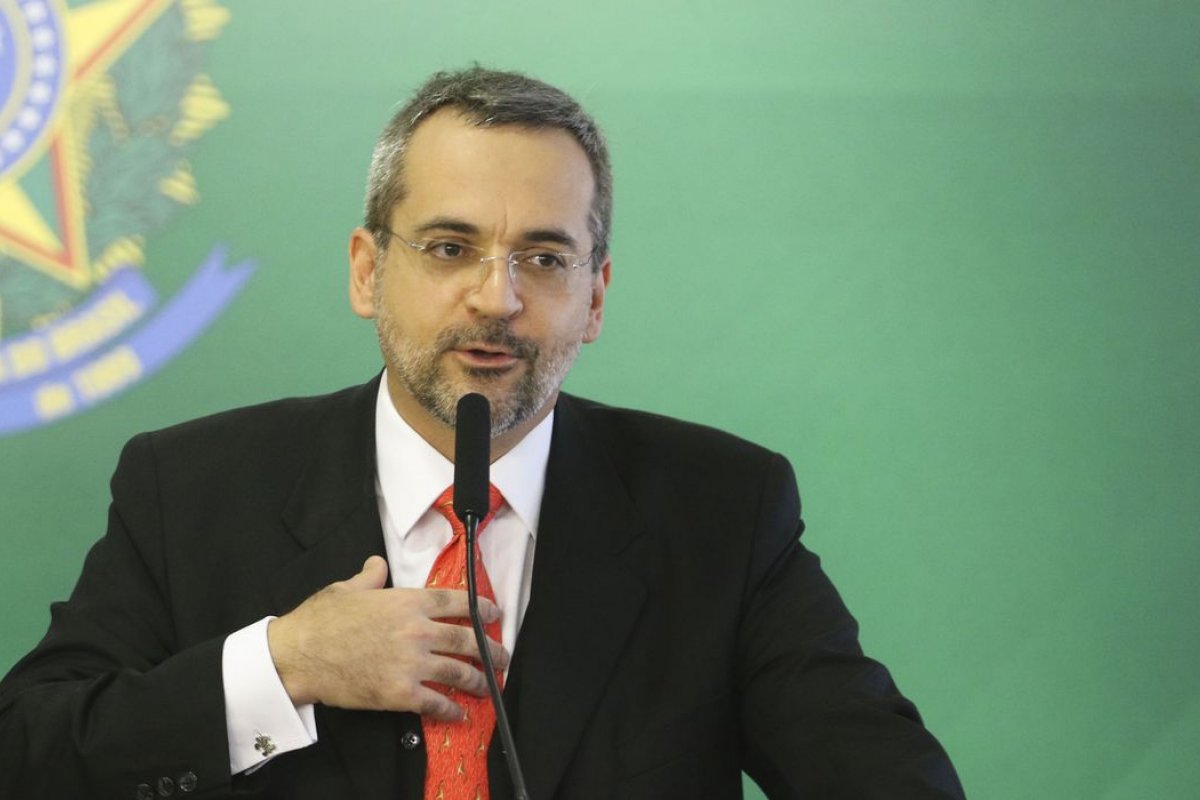 MEC divulga nota sobre saída de Weintraub