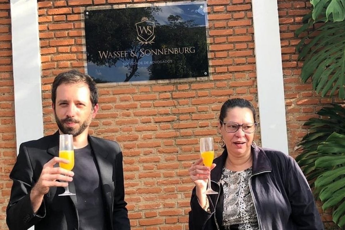 Paradeiro de Queiroz já havia sido descoberto pela filha de Olavo de Carvalho e blogueiro LGBT