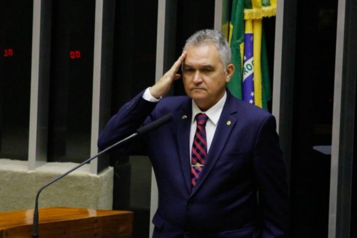 PGR acusa quatro deputados do PSL de gastarem cota parlamentar em manifestações contra o STF