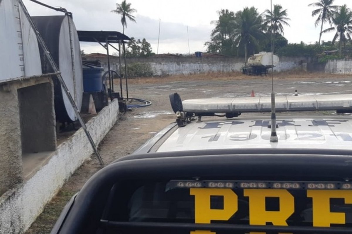 PRF recupera caminhão-tanque com 30 mil litros de combustível roubado em rodovia