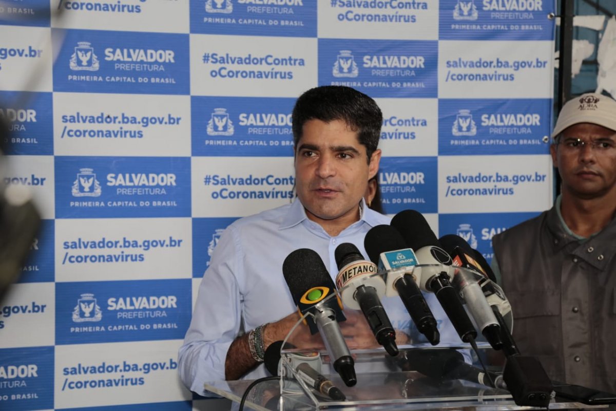 ACM Neto veta artigos da lei Zabumba e suspende verbas do município para contratação de artistas baianos