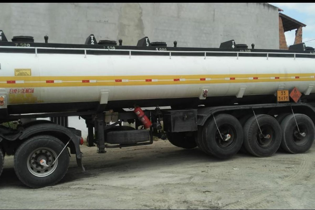 Três pessoas são presas após roubo de 30 mil litros de combustíveis