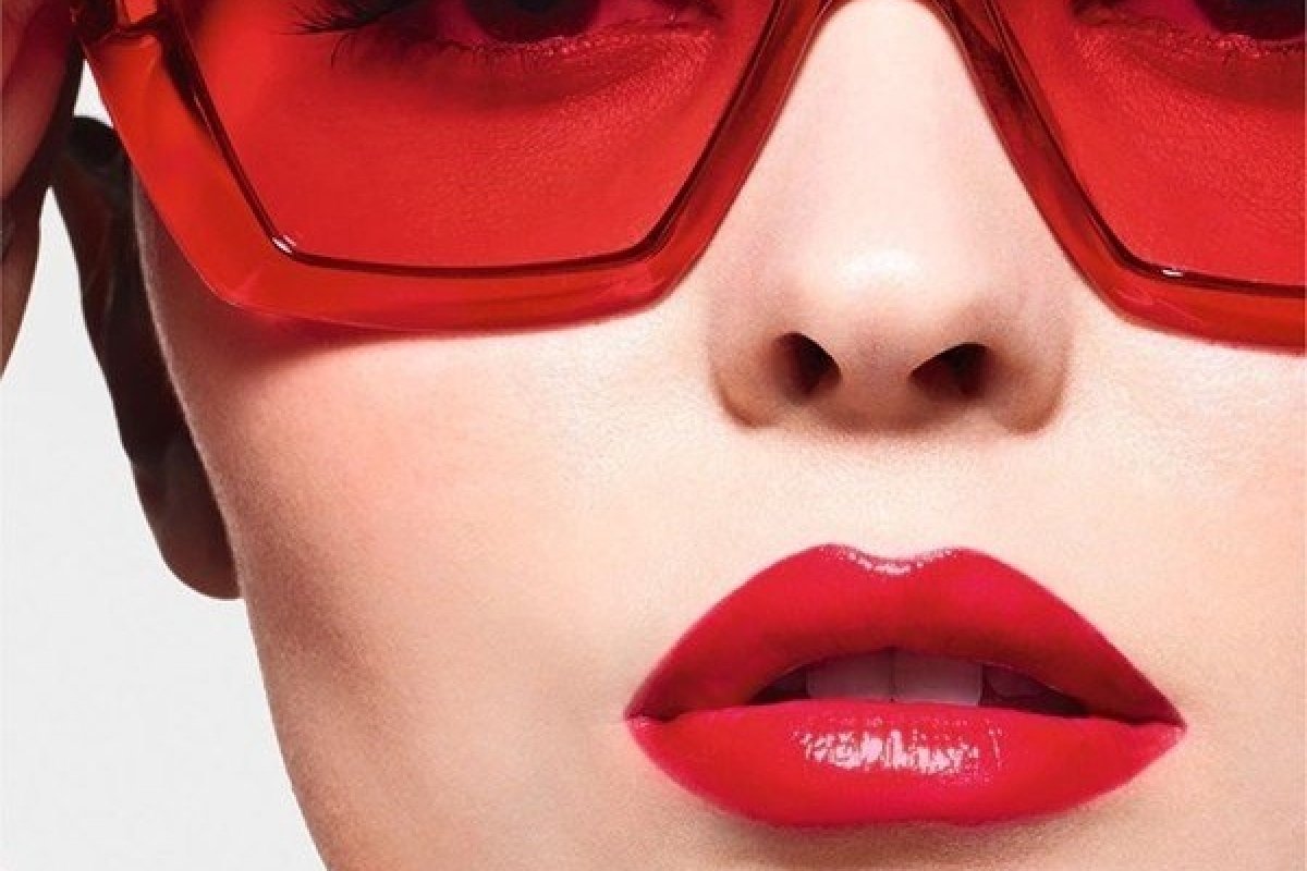 Lily-Rose Depp brilha em campanha de beleza da Chanel