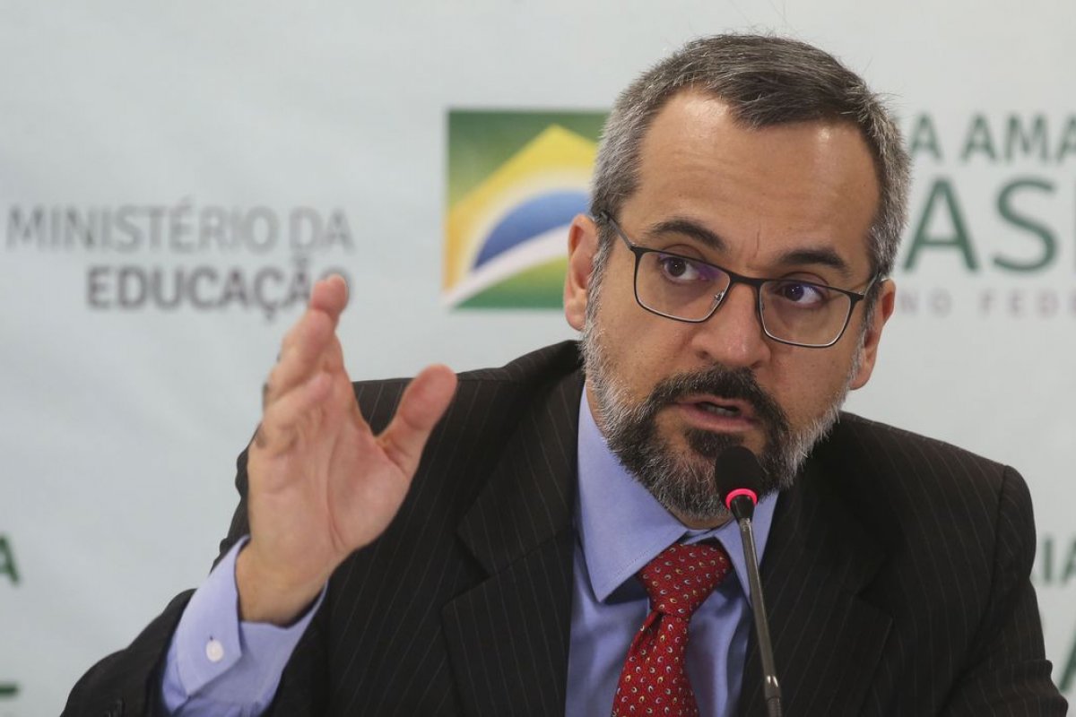 Governo esclarece revogação do decreto de cotas para a pós-graduação