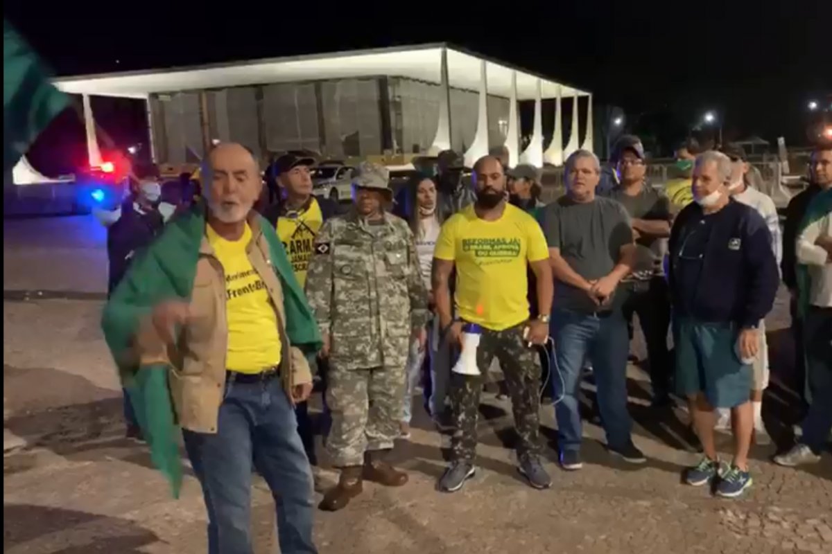 Veja vídeo: grupo de baianos se reúne em Brasília para ato pró-Bolsonaro