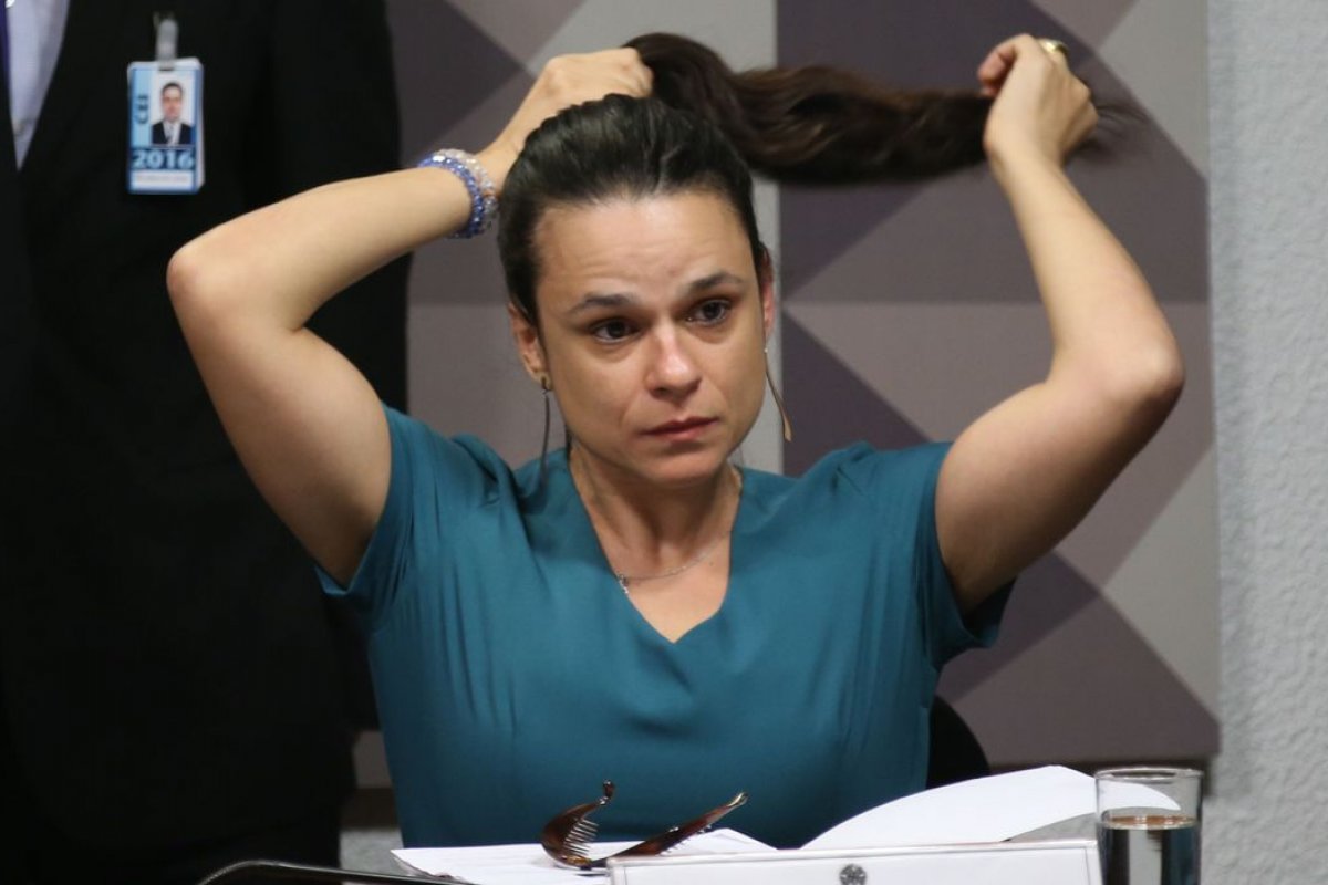 Janaína Paschoal sobre prisão de Queiroz: “É uma sucessão de trapalhadas que fica até difícil de acreditar”