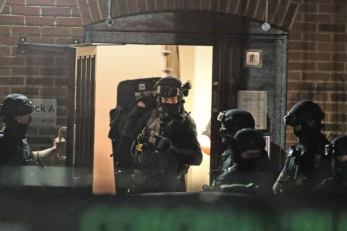 Três pessoas morrem durante um atentado com faca em parque da Inglaterra