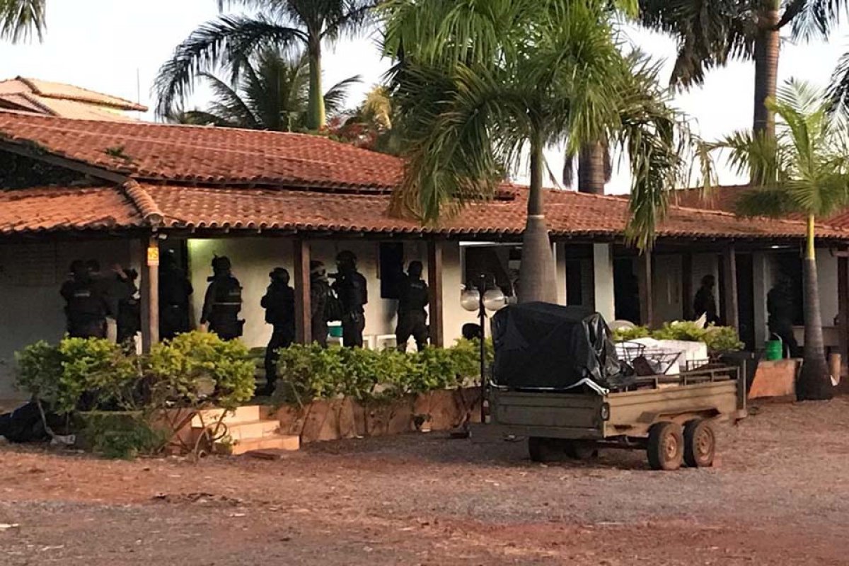 Polícia cumpre mandado de busca e apreensão em uma das sedes de grupo bolsonarista