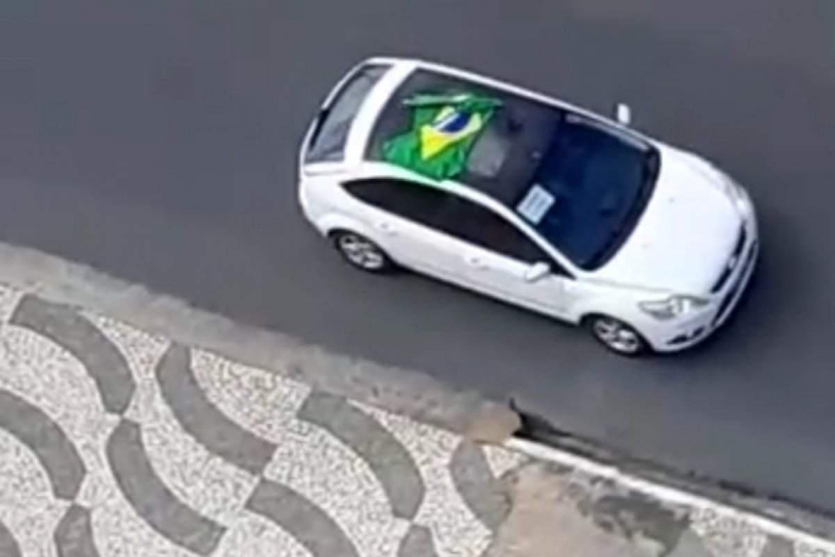 Carreata pró-Bolsonaro é registrada em região do Jardim de Alah, em Salvador