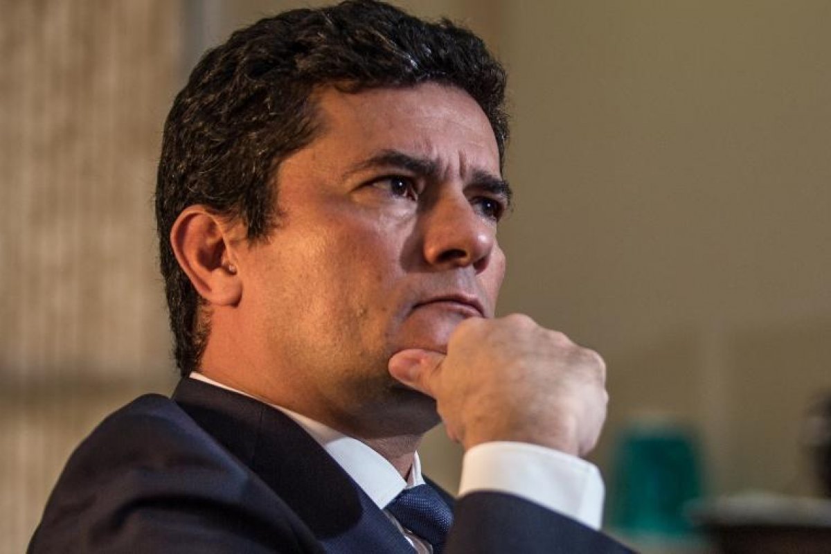 Em estreia como colunista da Crusoé, Moro não agrada internautas