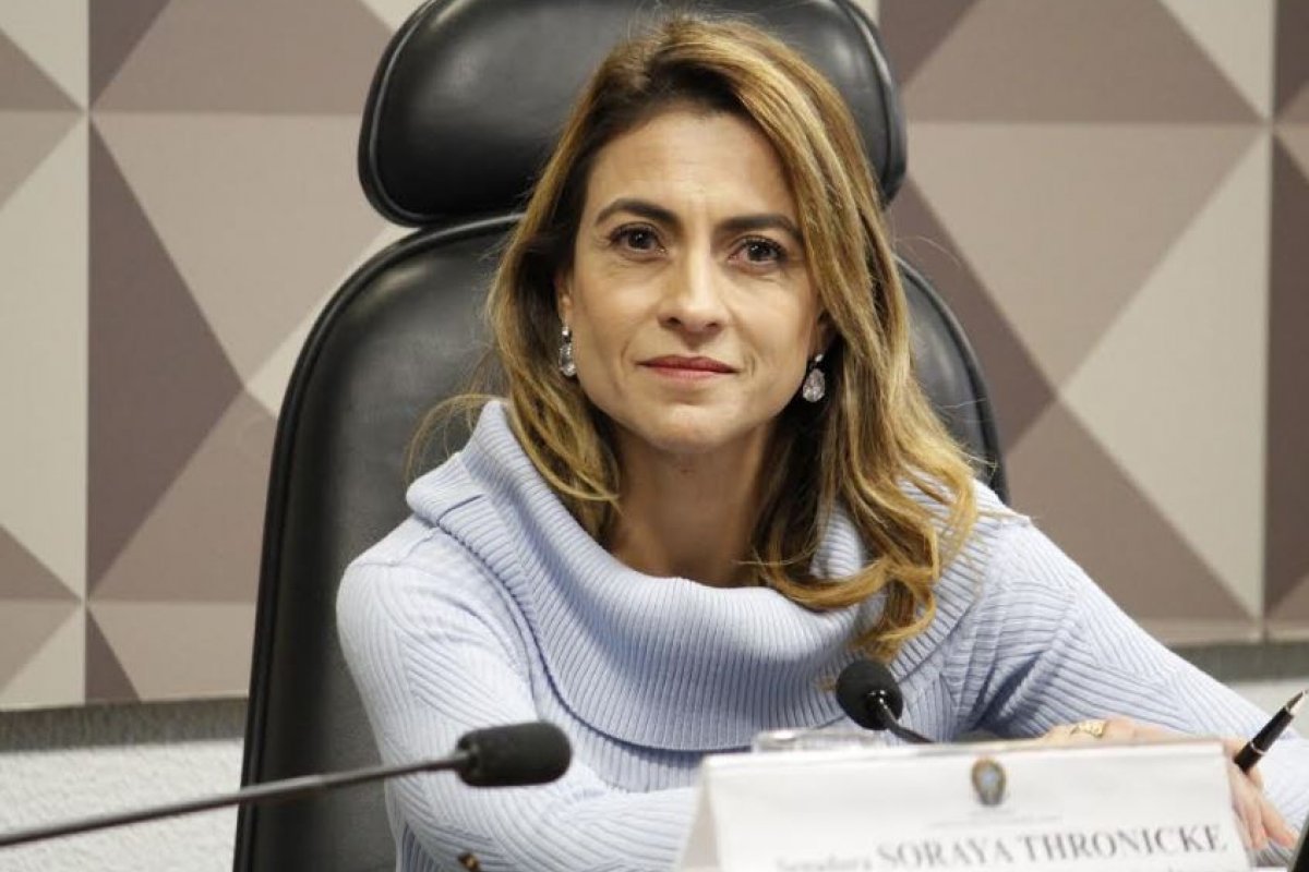 "Irei assinar o impeachment de Alexandre de Moraes", diz senadora do PSL