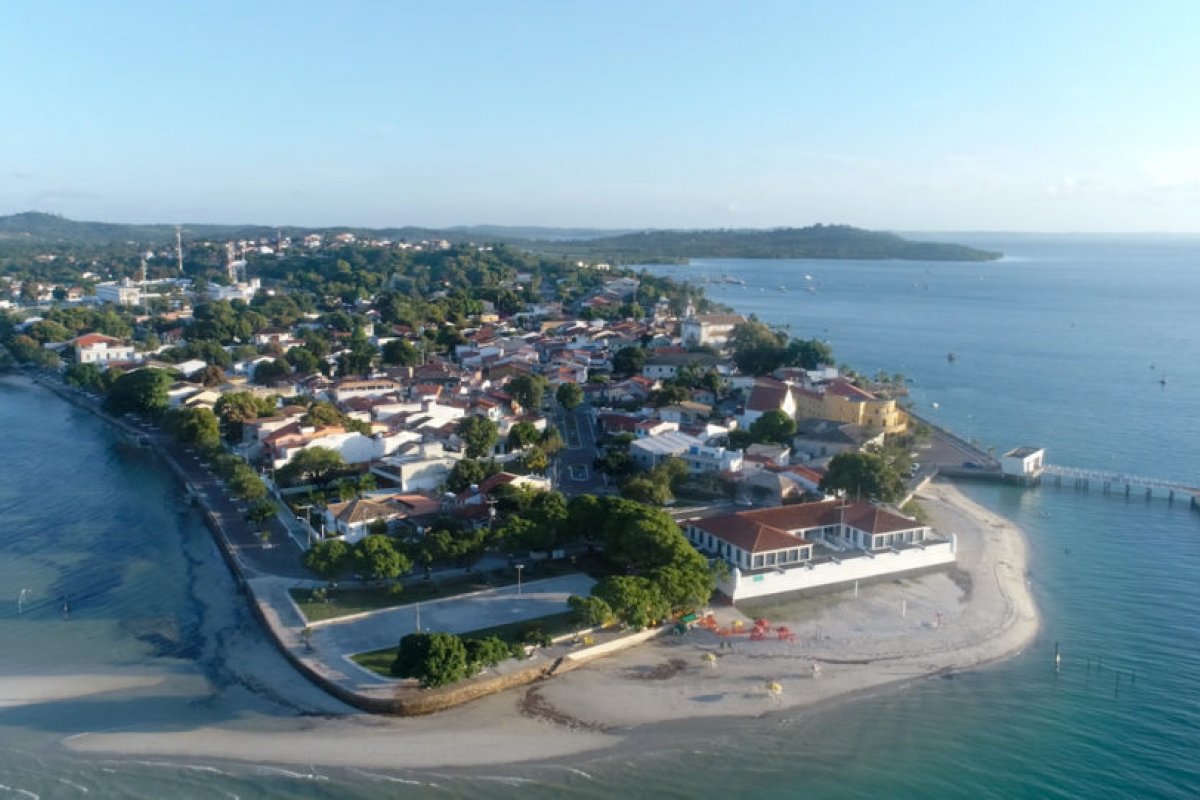 Veja vídeo: Garçom da ilha de Itaparica cobra ajuda da prefeita