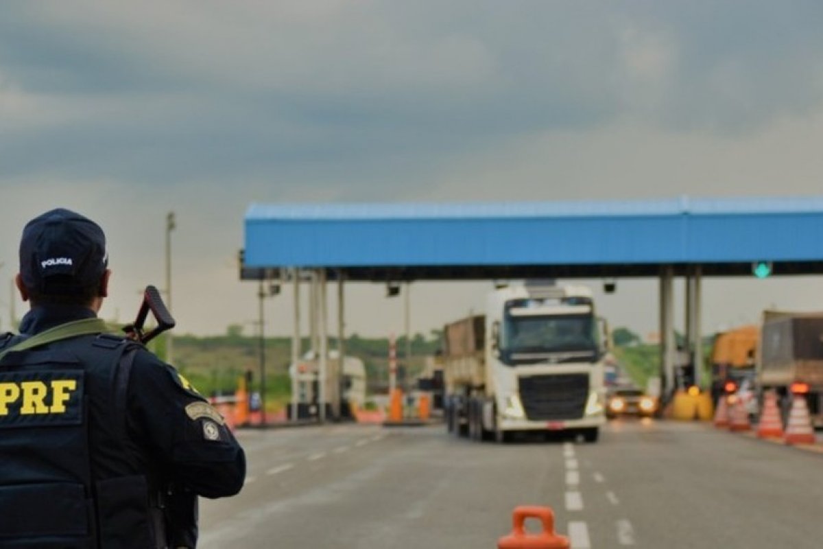 Foragido da Justiça é preso após apresentar documentação falsa na BR-116