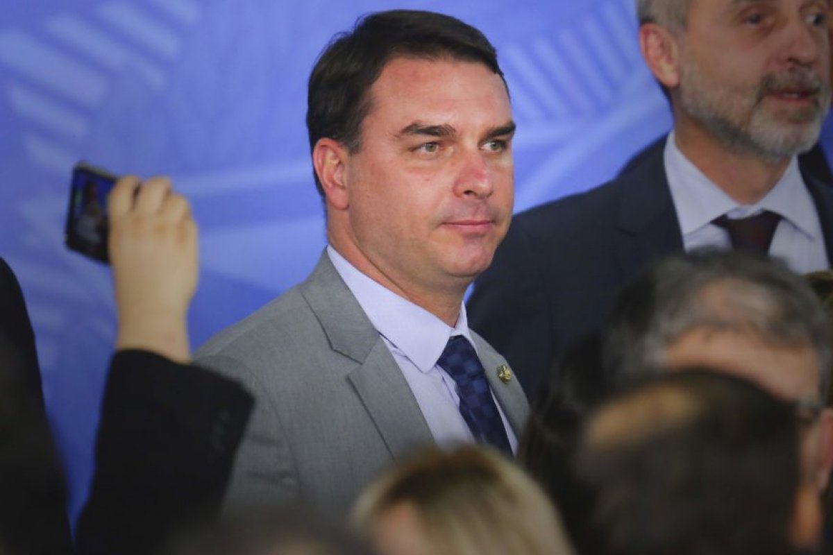 Advogado do ex-governador Sérgio Cabral assume a defesa de Flávio Bolsonaro