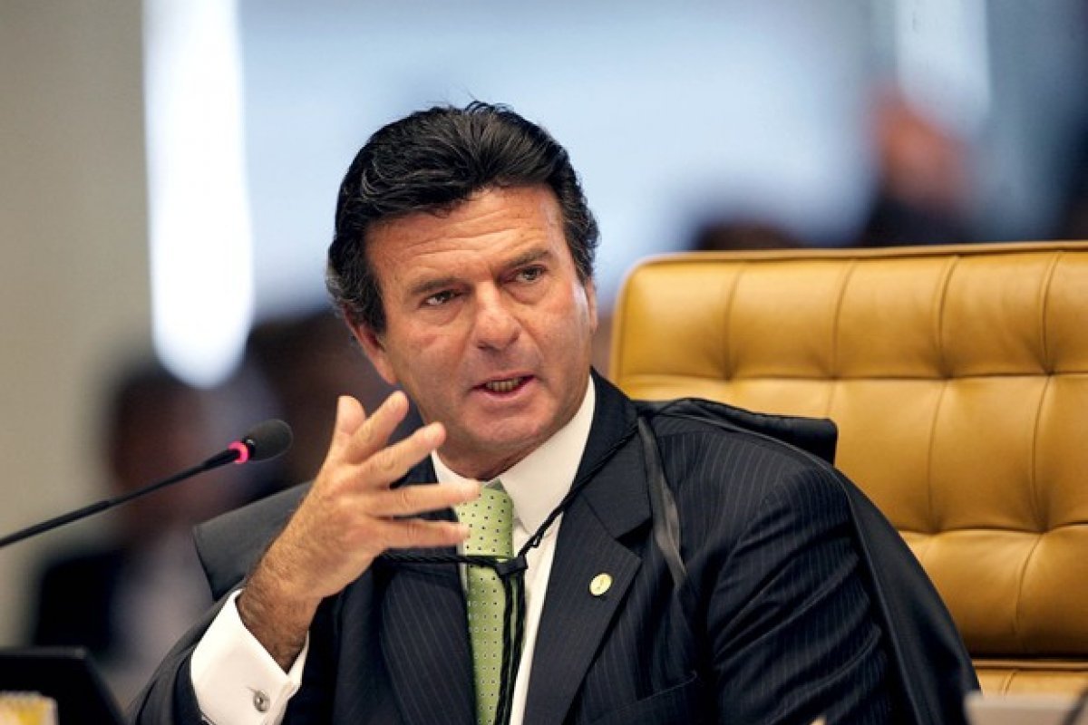 STF não eximiu o Executivo federal de responsabilidade em virtude da pandemia, diz Luiz Fux