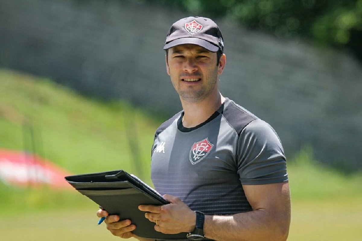 Estudo revela que Série B do Brasileirão é a liga com mais troca de treinadores no mundo