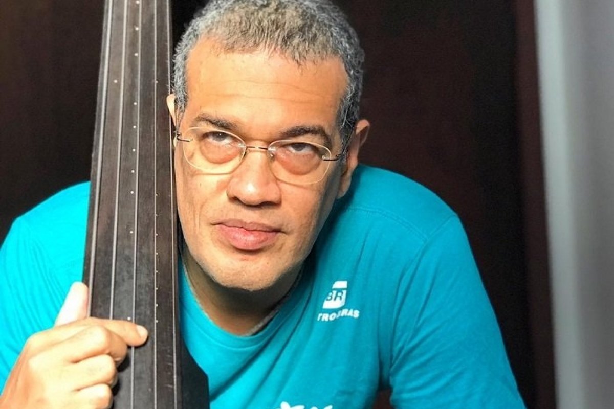 Quarentena - Luciano Calazans reestreia projeto “É Mais Em Baixo”