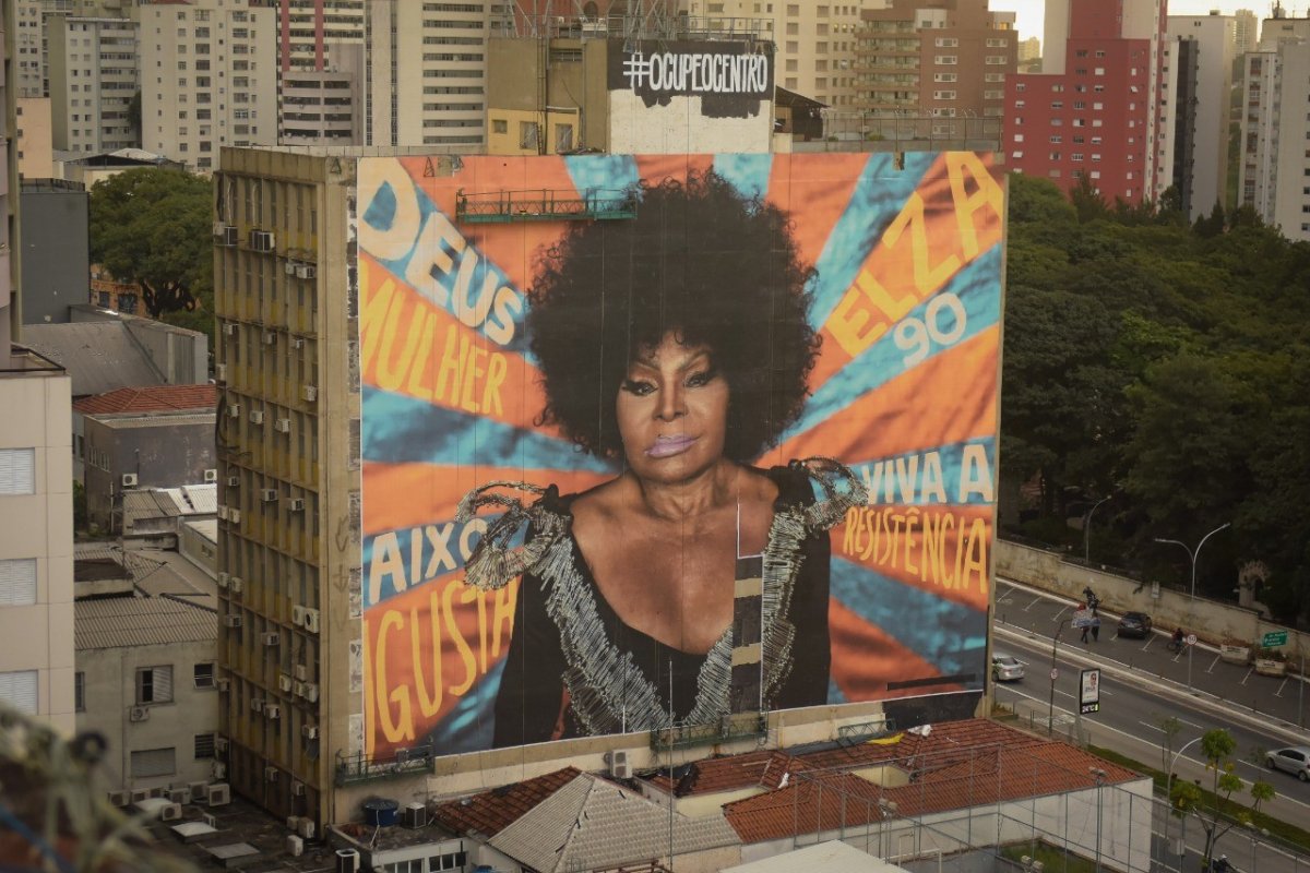 Elza Soares, que hoje completa 90 anos, vai ganhar homenagem do Acadêmicos do Baixo Augusta