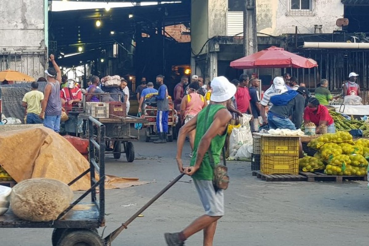 Movimento intenso nas Feiras populares de Salvador na véspera de São João