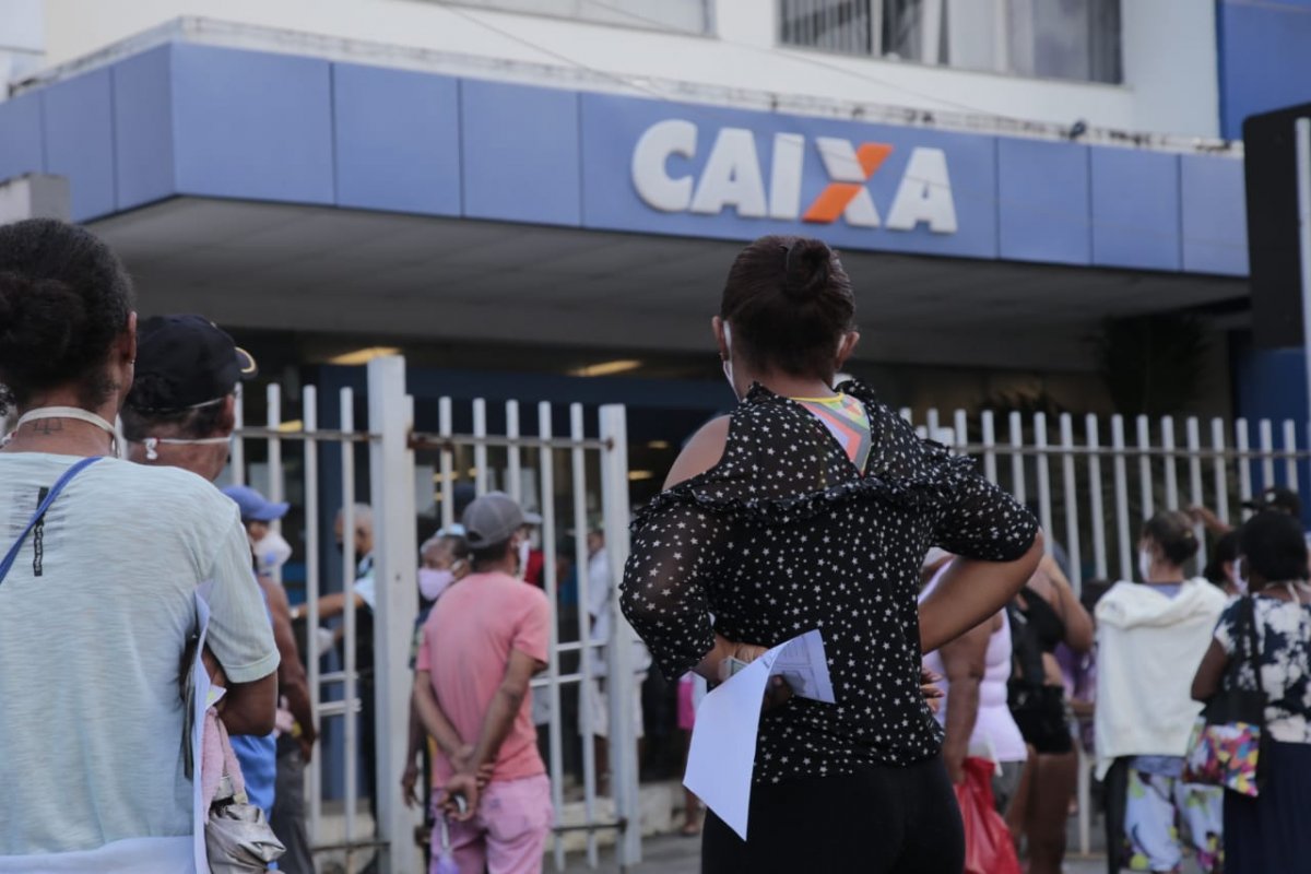 Movimento a favor da renda mínima propõe pagamento dos R$ 600 até fim do ano