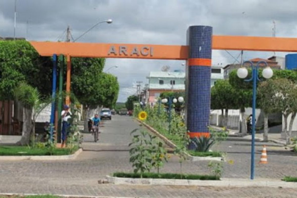 Homem mata tio para roubar R$ 1,7 mil e carboniza corpo