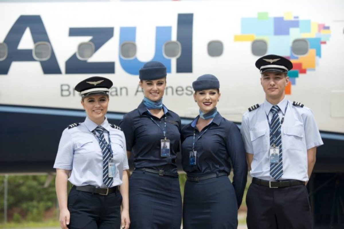 Tripulantes da agência de viagem Azul aprovam redução da jornada de trabalho em 40% até 2021