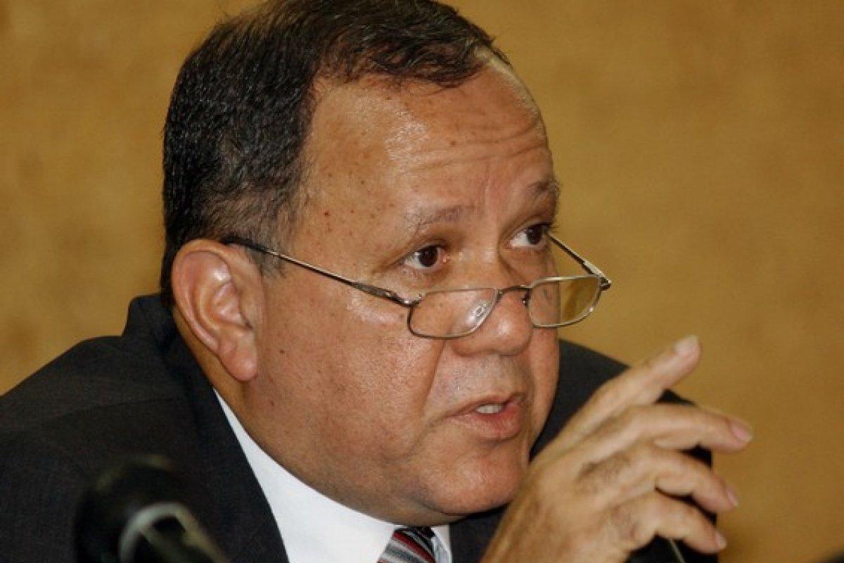 Ex-ministro das Minas e Energias em governo Lula é alvo de operação da Lava Jato no Rio