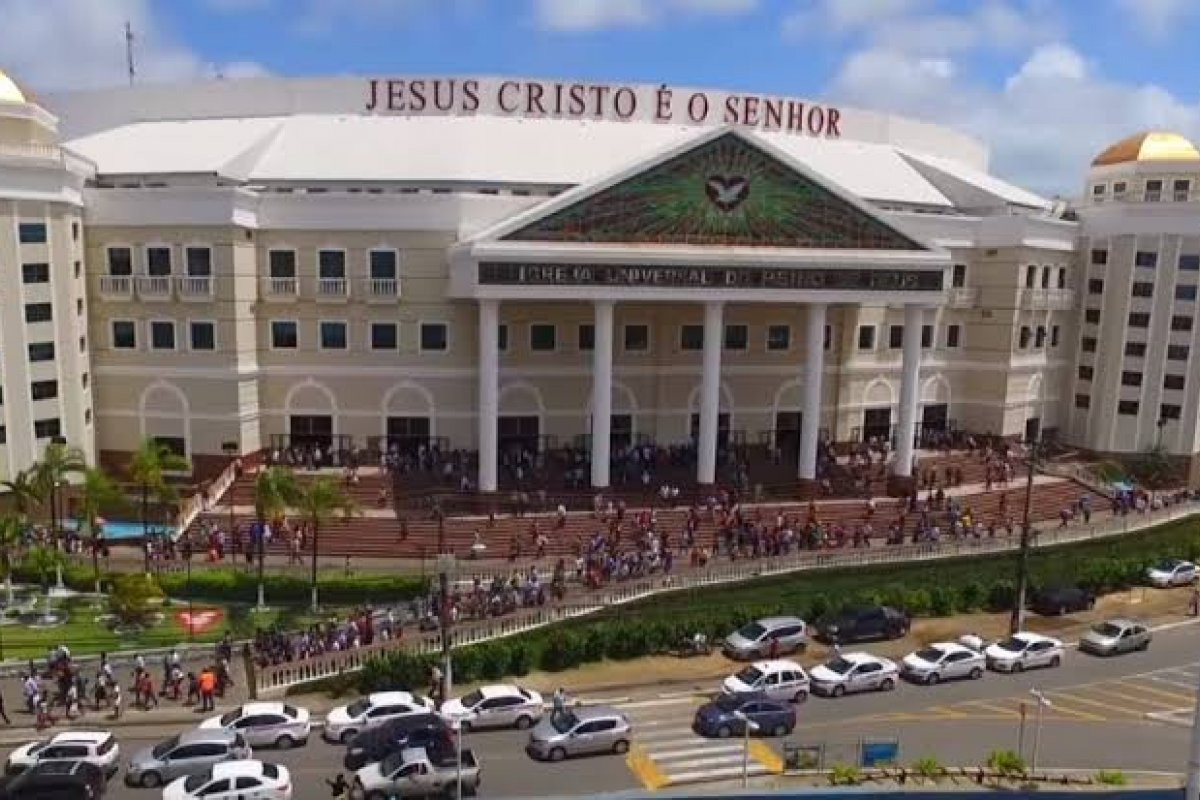 Câmara aprova projeto que garante reabertura de igrejas durante pandemia