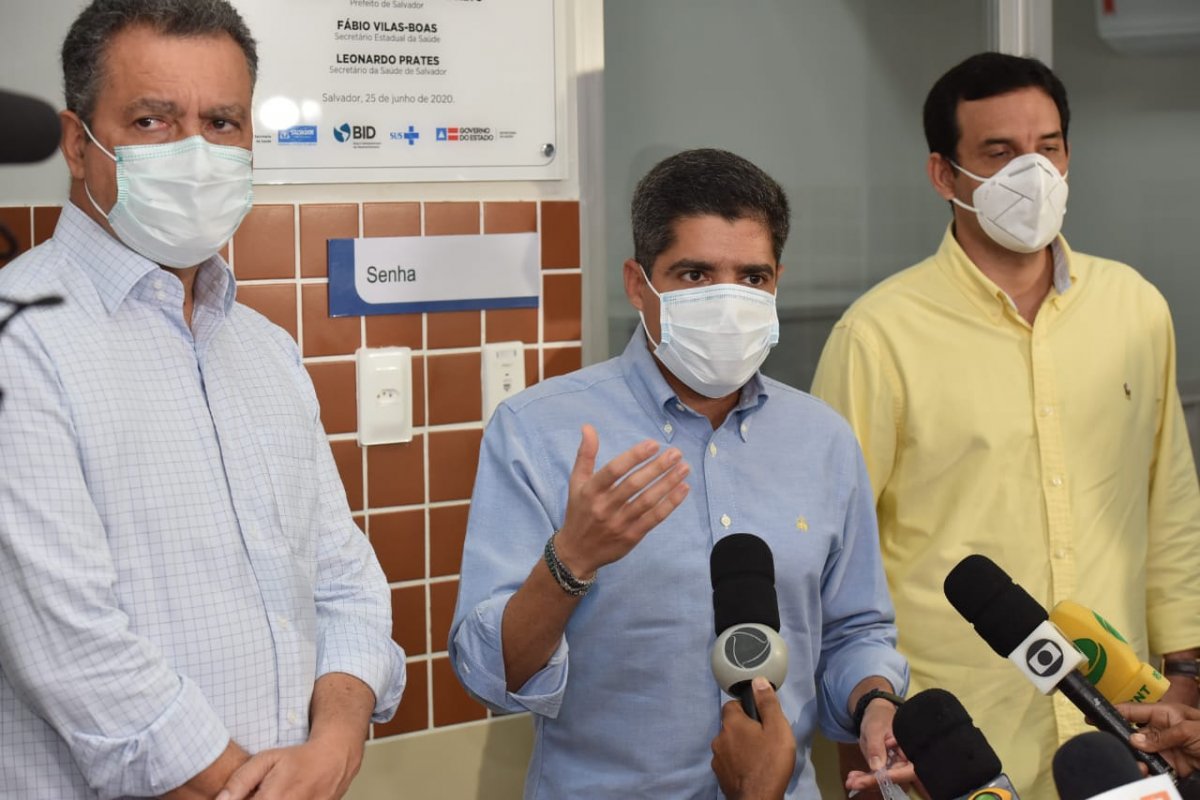 Neto vai de encontro a CMS e diz que abertura de igrejas é decisão do Executivo