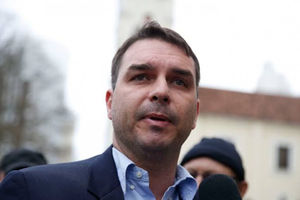 Justiça do RJ acata recurso de Flávio Bolsonaro