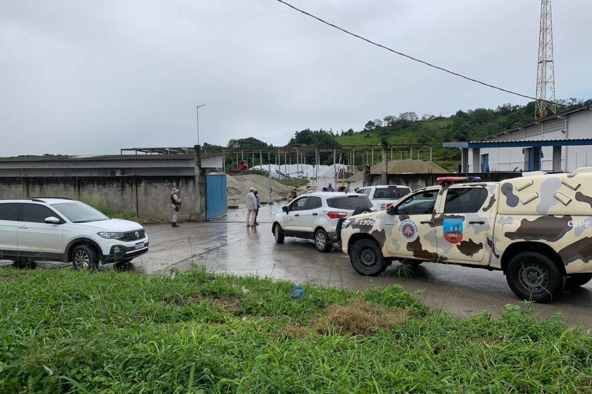 PM realiza reintegração de posse em Candeias após denúncia do Farol da Bahia