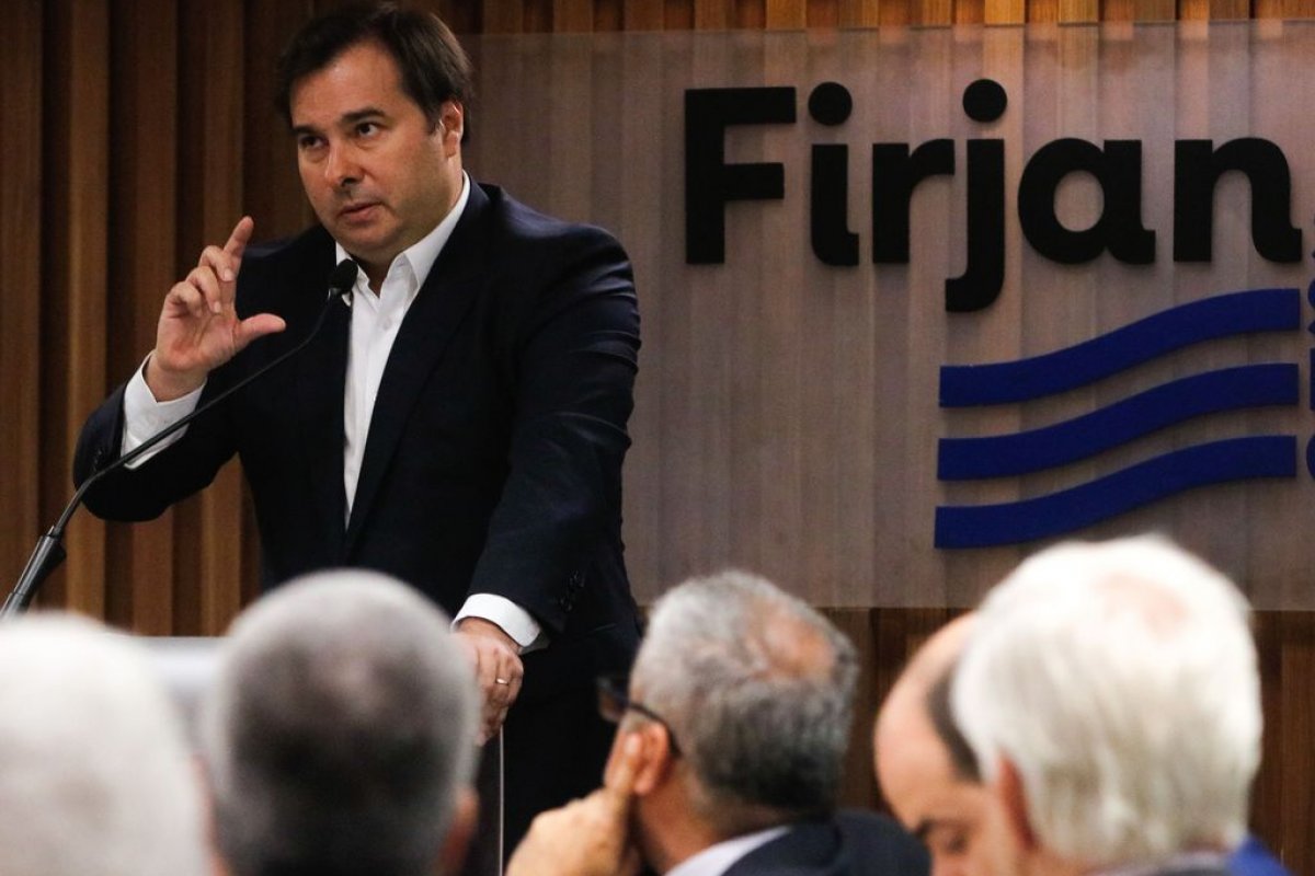 Maia insiste na prorrogação por dois meses do auxílio emergencial