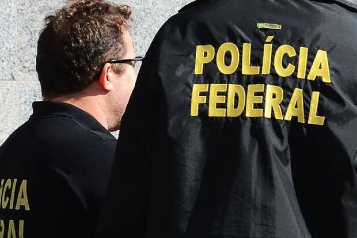 Hackers que vazaram dados pessoais de Bolsonaro são alvos de operação da PF