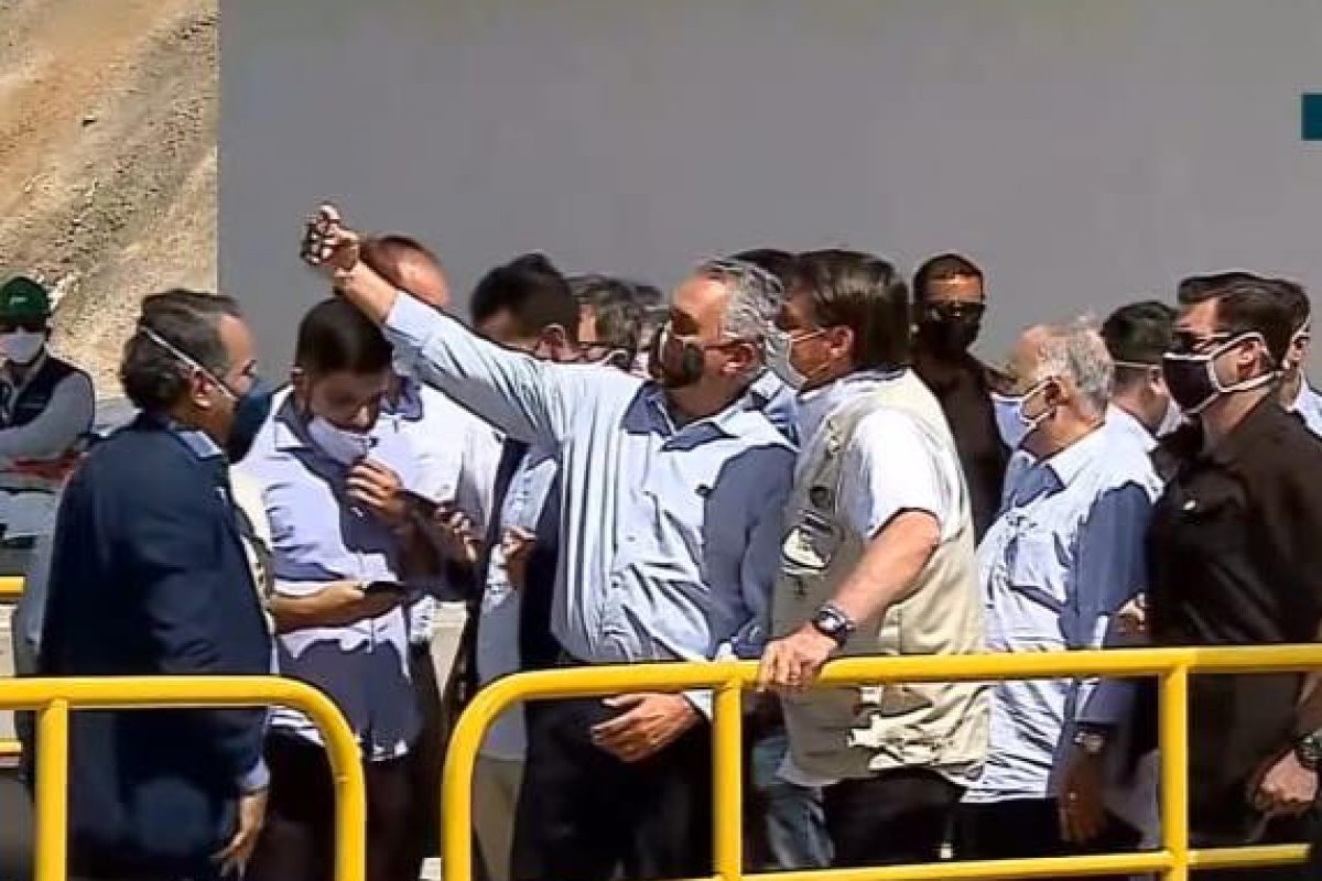 Com presença de Bolsonaro, trecho que permite transposição do Rio São Francisco no Ceará é inaugurado