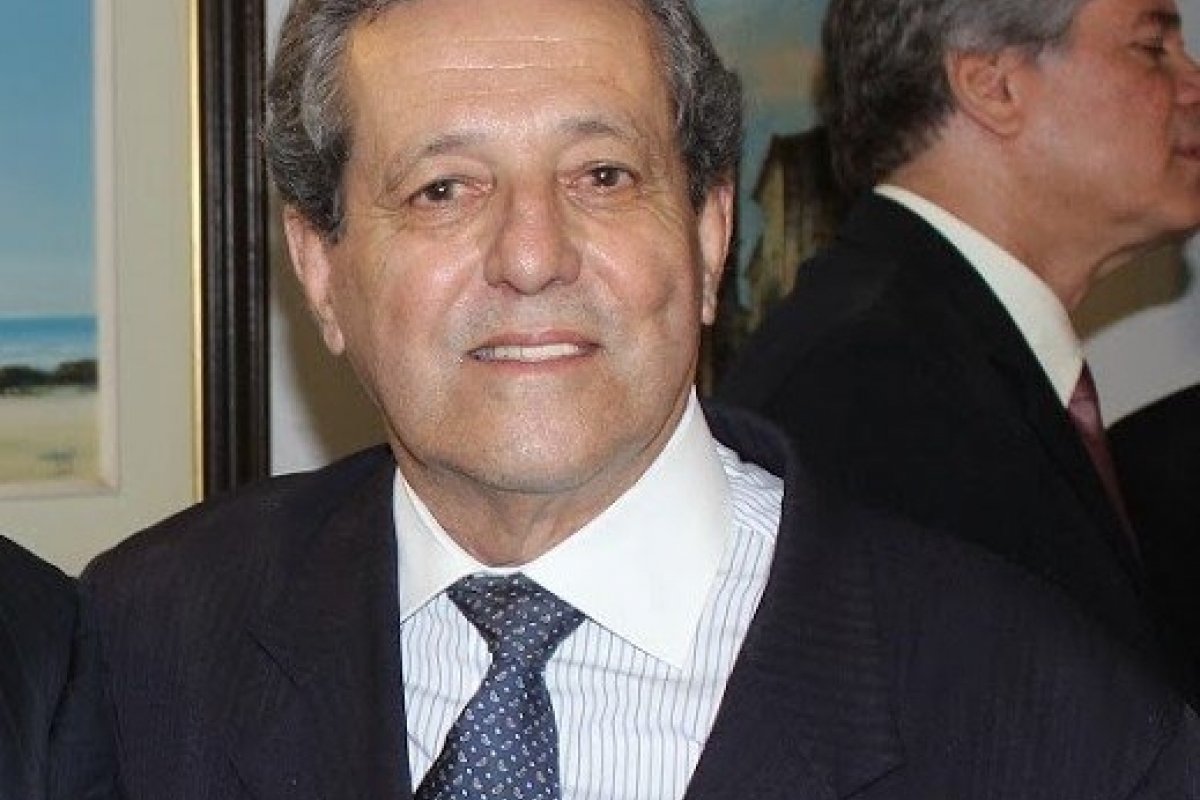 Resposta ao Sr.Antônio Carlos Moreira Lemos sobre nota de ataque ao Farol da Bahia