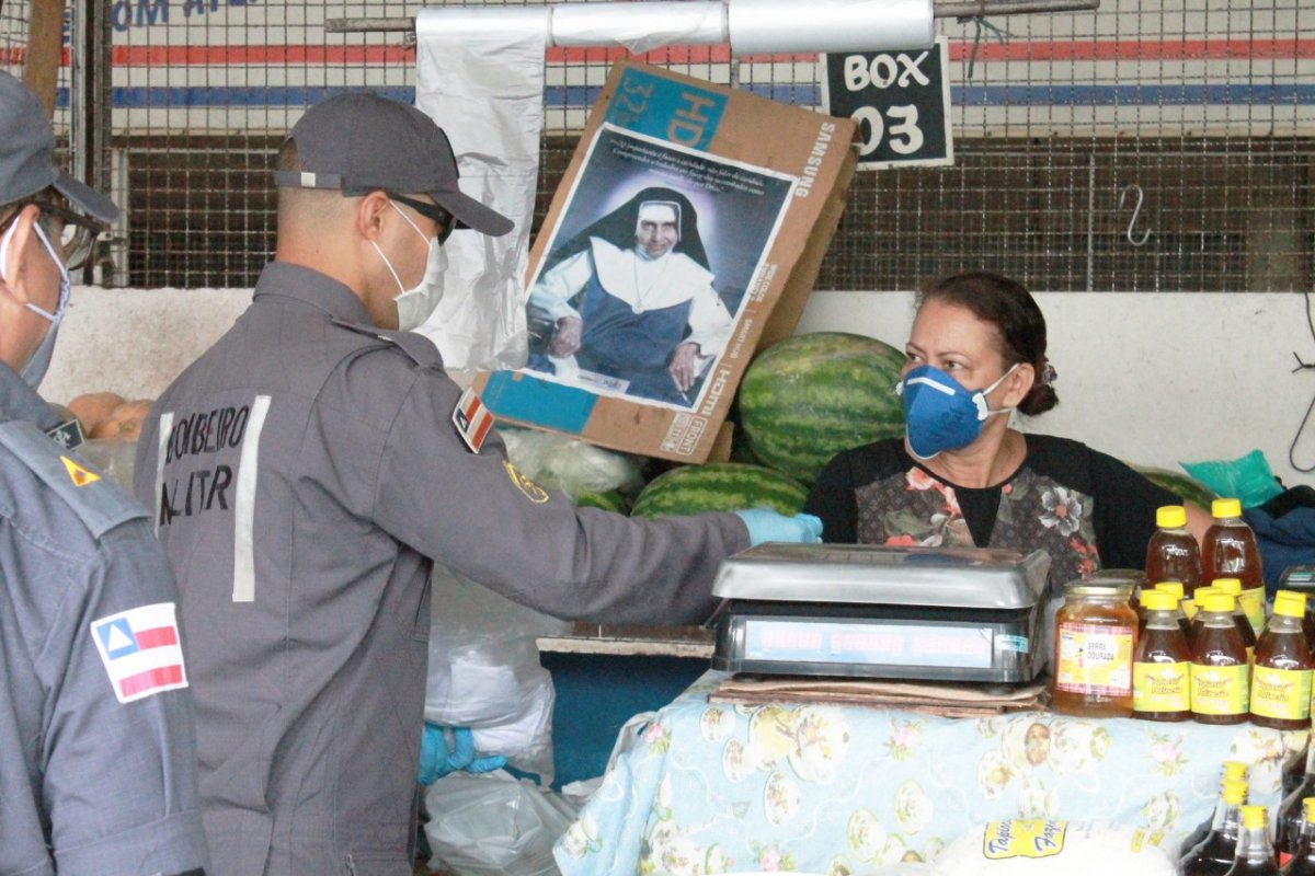 Mil máscaras são distribuídas no Mercado do Ogunjá nesta sexta-feira
