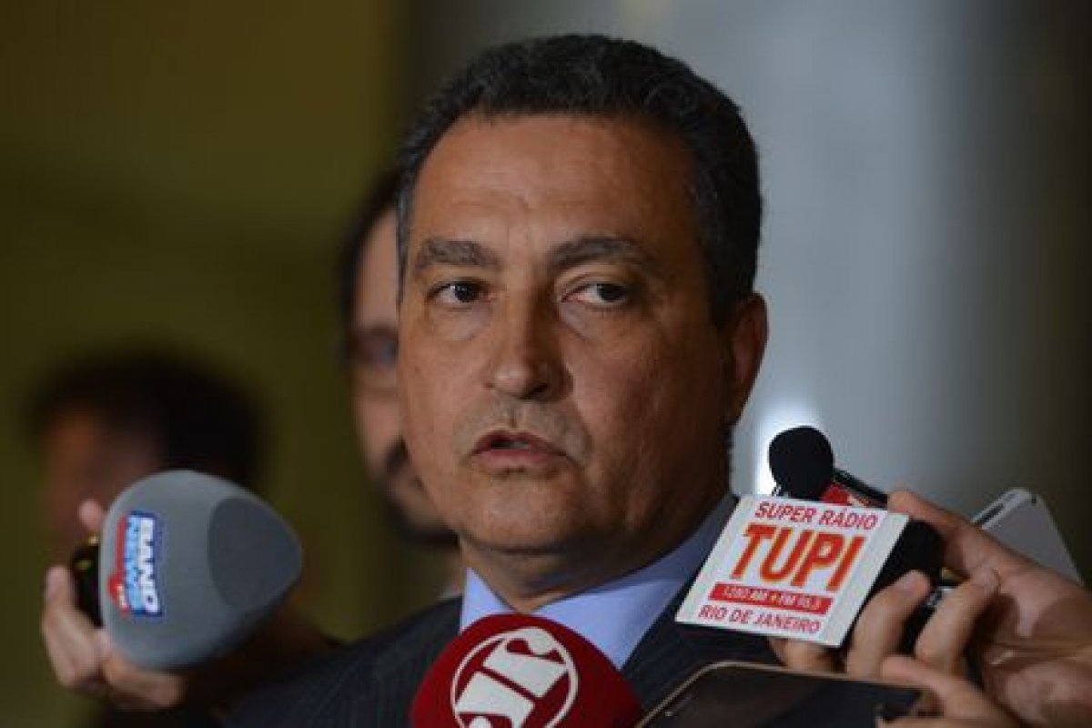 Senadores questionam contrato milionário de aluguel feito por Rui Costa